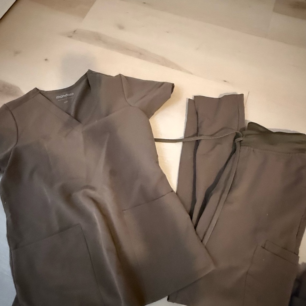 Women's Scrub Set